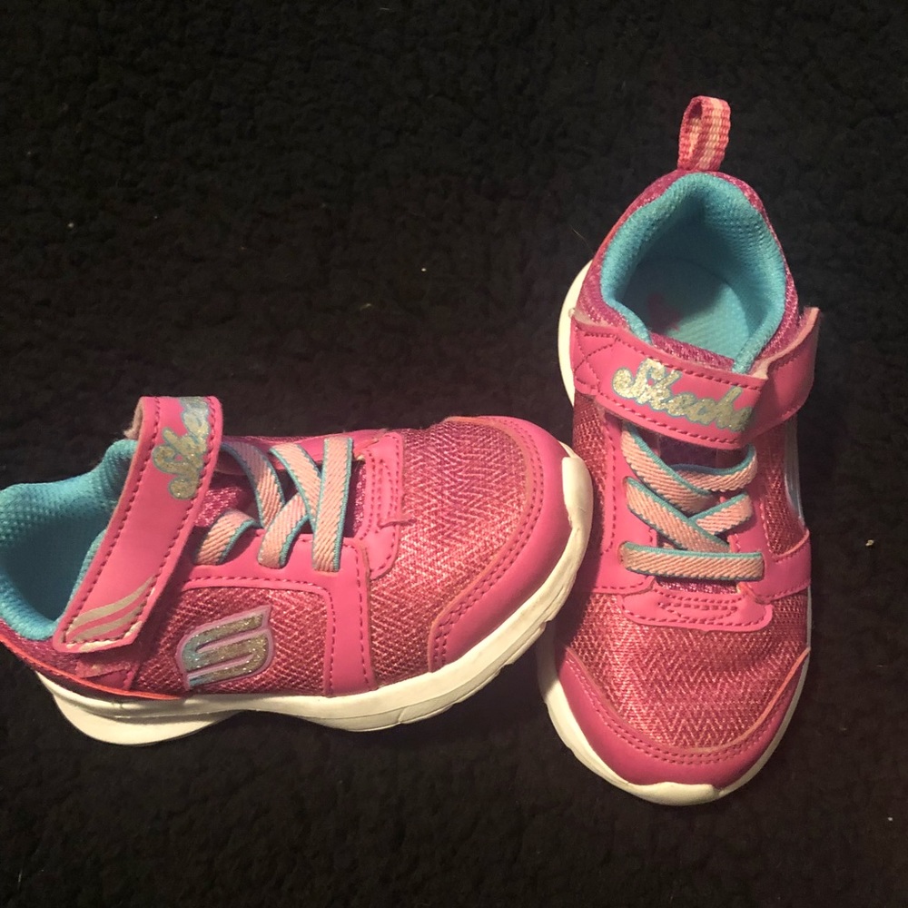 Sketchers size 7 toddler shoes